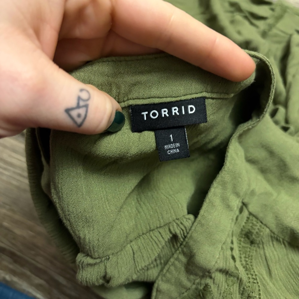 Torrid Crochet Embroidered Boho Tunic Blouse (Sage Green) Size 1X - Picture 7 of 10